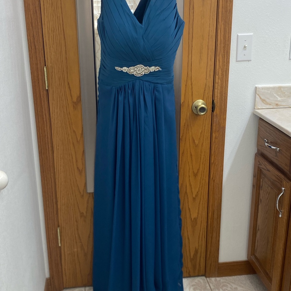 Elegant Teal Evening Gown